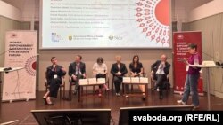 Дыскусія падчас форуму «Пашырэньне правоў і магчымасьцяў жанчын і дэмакратыя для Беларусі — 2025»