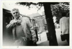 Гарольд Ґордон Скілінґ, канадійський академік зі зв’язками в опозиційних групах в Чехословаччині. Скілінґ був одним із іноземців, за якими вела спостереження таємна поліція під час їхнього візиту в Чехословаччину