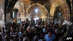 Турция -Литургия в армянской церкви Сурб Хач на острове Ахтамар (архив)