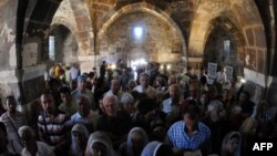 Литургия в церкви Сурб Хач на острове Ахтамар на озере Ван, 19 сентярбя 2010 года