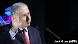 پرونده «چهار هزار» مربوط به واگذاری شرکت اصلی مخابرات اسرائیل، به شائول آلوویچ در برابر پوشش رسانه‌ای مطلوب از خانواده نتانیاهو است.