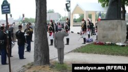 
Президент Франции Франсуа Олланд принимает участие в церемонии поминовения жертв Геноцида армян, Париж, 24 апреля 2014 г. 