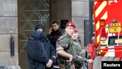 قانون جدید ضدتروریسم به رئیس‌جمهوری فرانسه اجازه می‌دهد تا توان پلیس را برای مقابله با حملات تروریستی تقویت کند.