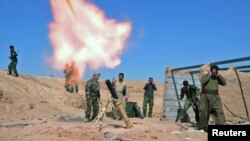 پیشمرگ‌های کرد عراقی در حال نبرد با داعش در نزدیکی شهر تکریت 