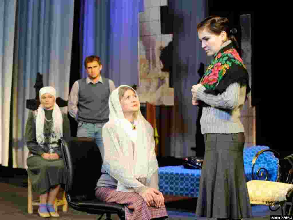 Туфан Миңнуллинның &quot;Төш&quot; спектакленнән күренеш