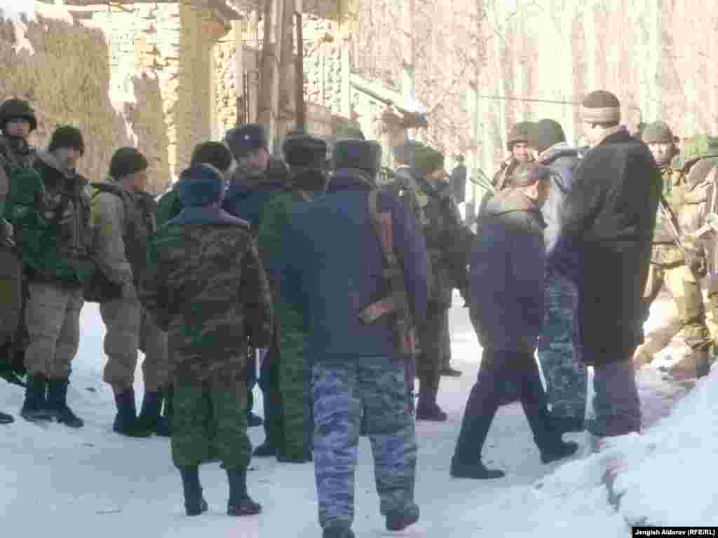 Путем переговоров кыргызской и узбекской делегации удалось освободить остававшихся в заложниках на территории анклава Сох кыргызстанцев.