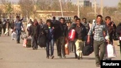 مهاجران افغان در مرز با ایران. هرات.
