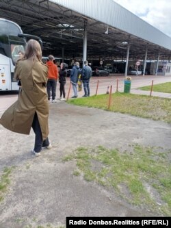 Пасажири в очікуванні перетину польського кордону