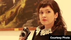 Страничка Анны Гогуадзе в социальной сети Facebook пестрит саркастическими комментариями, гневными обращениями в адрес мэрии столицы – требованиями выполнять взятые на себя обязательства по защите прав человека и окружающей среды