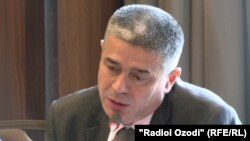 Усмоналӣ Холиқзода