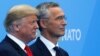 Prezident Donald Trump (solda) və NATO-nun baş katibi  Jens Stoltenberg 