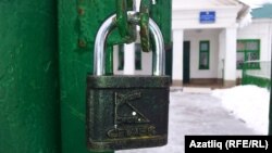 Төркмән авылында мәктәп ябылуга каршы пикет үтте