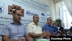 Адвокаты арестованных оппозиционеров в ходе пресс-конференции, Ереван, 3 августа 2016 г.