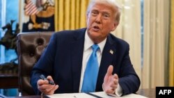 Ілюстрацыйнае фота. Прэзыдэнт ЗША Дональд Трамп пасьля падпісаньня ўказу аб выхадзе ЗША з шэрагу органаў ААН. 4 лютага 2025 