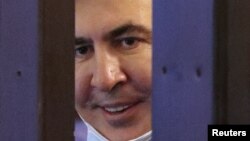 29 листопада 2021 року Міхеїла Саакашвілі доставили до суду, де він заявив, що під час перебування під вартою його катували