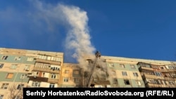 Російський дрон ударив по багатоповерхівці в Краматорську, 25 листопада 2025 року