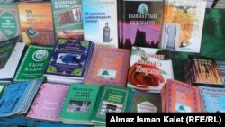 Диний адабияттарды саткан жай