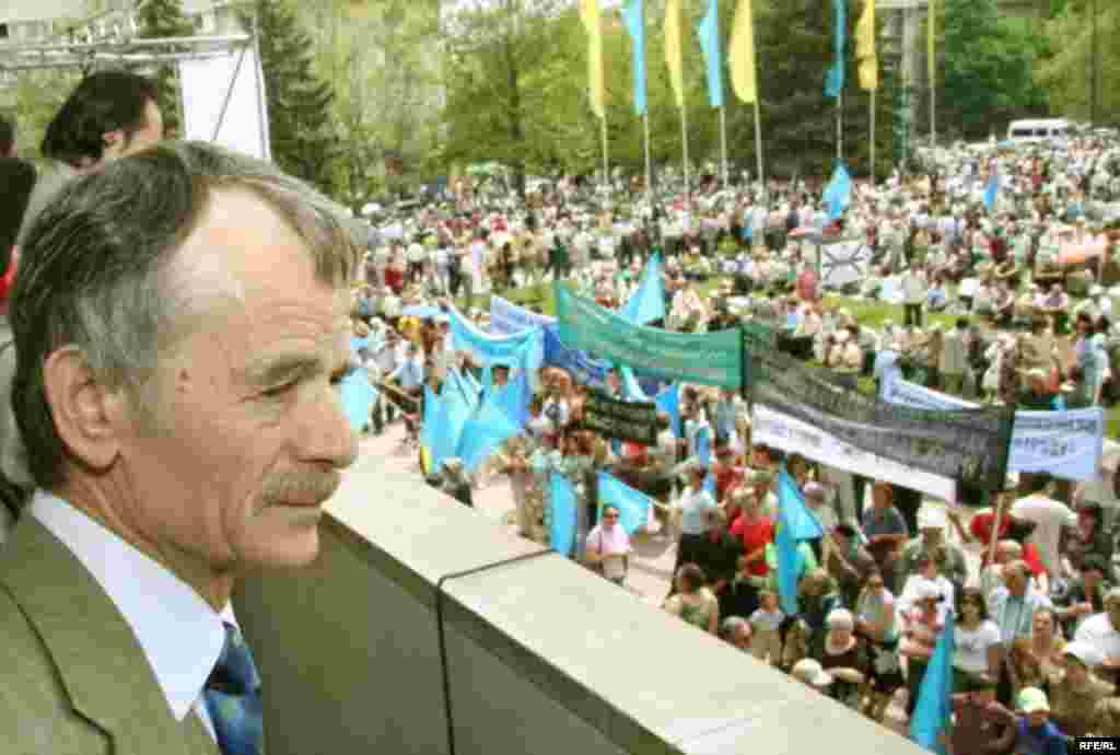 Украинада Кырым татарларның сөргенгә җибәрелүe искә алына. 18 май 2007 ел