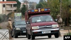 استقرار ایستگاه بازرسی ارتش لبنان در منطقه مرجعیون در جنوب این کشور، پس از آغاز آتش‌بس میان اسرائیل و گروه حزب‌الله