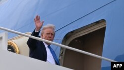 Трамп під час розмови з журналістами перед тим, як вирушити до Італії, відповідаючи на запитання про можливу зустріч із Зеленським, сказав: «Це можливо»