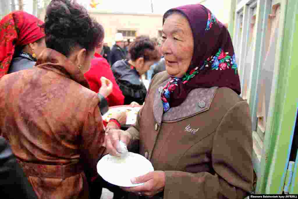 &quot;ак чачуу&quot; жөрөлгөсү