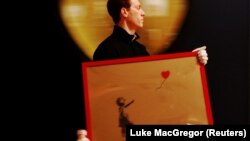 Знищена картина Бенксі отримала нову назву і сертифікат твору мистецтва