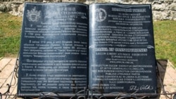 Пам'ятний знак на честь 300-річчя Першої Української Конституції Пилипа Орлика, встановлений у 2010 році на території воєнно-історичного меморіального комплексу «Бендерська фортеця» в місті Бендери (Молдова, Придністров’я)