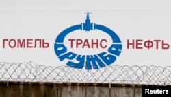Рэзэрвуар на Гомельскай нафтаперапампоўнай станцыі "Транснафты". Ілюстрацыйнае фота