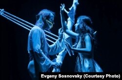 Сцена из спектакля «Сотворение»