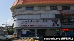 Банкі літаральна што ні крок