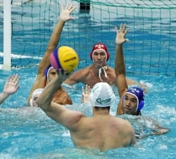 Gazagystanyň ýygyndy komandasy suw meýdanynda. Guançžou. 2010-njy ýyl.