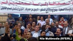 Египетте демократиянын келечеги күмөн-саноолорду жаратууда. Журналисттердин 25-ноябрь, 2012 -жылдагы митинги.