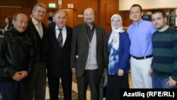 Фазыл Агыш (уртада) Истанбул татарлары белән