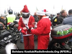 Байкери приїхали на Майдан привітати активістів з Новим роком, Київ, 31 грудня 2013 року