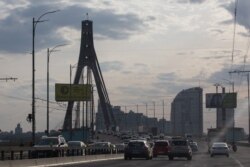 Автомобільний трафік на дорозі через Північний міст