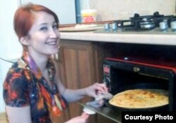 Журналист Машрикъова Кираца рикΙкΙунеб буго, руччабазулги букΙине кколин рагъулазул кьеразда чΙезе ихтиярин, амма жиндие гьелдасаги ракΙалъе гΙолин гьадинаб пишайин.