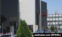 "Ýimpaş täjirçilik merkezi"