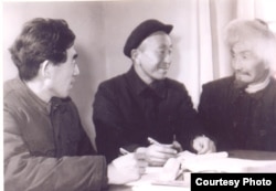 Мухаммед Ху Чжэнхуа (солдо), Сакен Өмүр жана залкар Жусуп Мамай. КЭР.