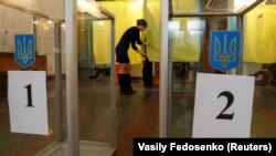 На избирательном участке.