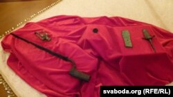 Фрагмэнты зброі, знойдзеныя школьнікамі