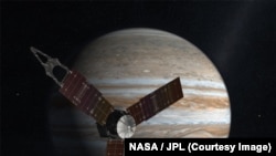"Жуно" космостук аппараты Юпитердин жанында.