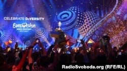 Португалець Салвадор Собрал святкує перемогу