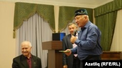 Алмаз Хәмзин кичәсендә Тәлгать Галиуллин (с), Камил Кәримов һәм юбиляр үзе