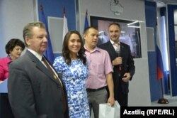 София Хәйруллина белән оператор Рамил Нигъмәтуллинны тәбриклиләр