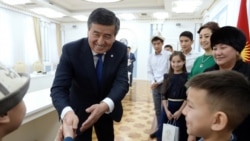 Сооронбай Жээнбеков Дача СУда жакындарын жоготкондор менен жолукту. 16-январь, 2020-жыл.