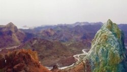 پدیده «قاچاق خاک» جزیرهٔ هرمز در گفت‌وگو با نیک آهنگ کوثر
