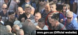 Голова партії ВО «Свобода» Олег Тягнибок під час сутичок біля Верховної Ради у Києві. 31 серпня 2015 року