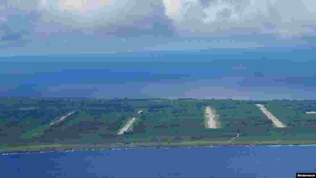 Аеродром North Field на острові Тініан, зроблений у 2017 році.У 1947 році авіабазу North Field на острові Тініан покинули, і протягом наступних десятиліть його територія майже повністю заросла джунглями