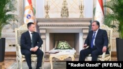 Акси мулоқот аз вебсайти president.tj