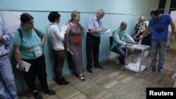 Следить за процессом голосования будут около 3700 наблюдателей из более чем двадцати международных и грузинских организаций. Пристально следить организациям предстоит и за последующим подсчетом голосов